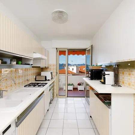 Gabriel Yourhosthelper Daire