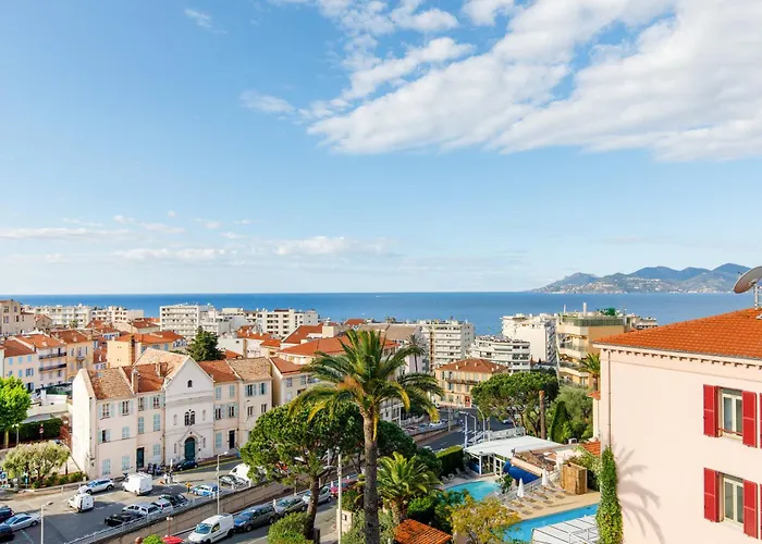 Gabriel Yourhosthelper * Cannes