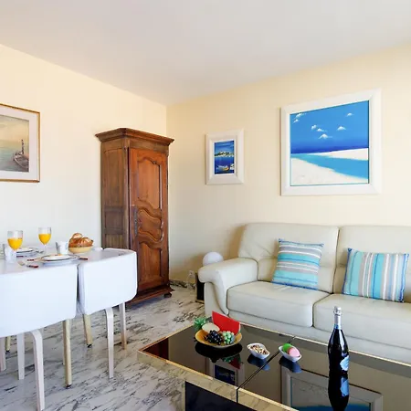 Gabriel Yourhosthelper קאן